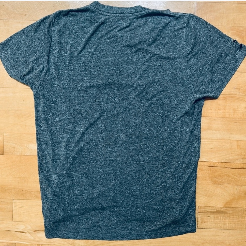 Price Firm Lauren Moshi Emmilyn Gray Graphic Tee with Sunglasses & Lips, Size XS - Picture 3 of 3